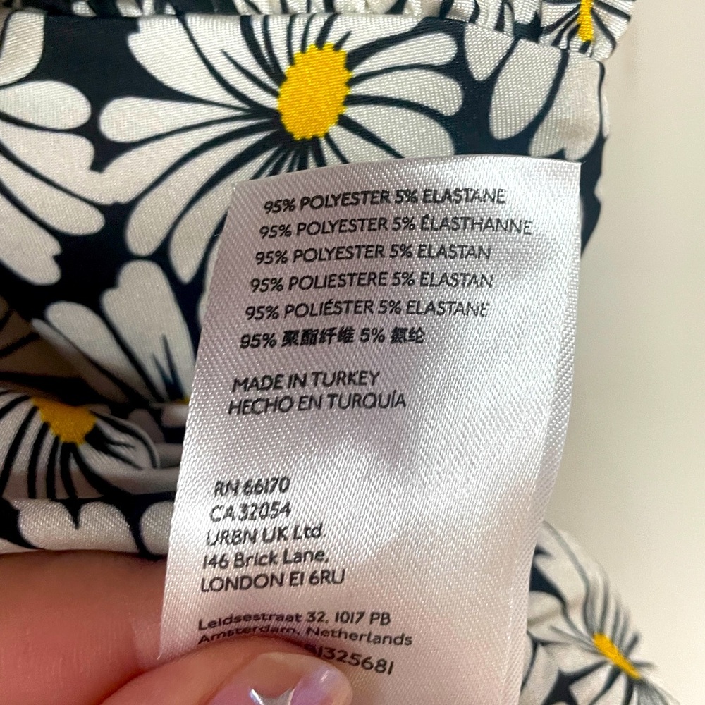 Urban Outfitters Black White Yellow Daisy Print Ruched Cropped Tank Top Sz S - Picture 5 of 5